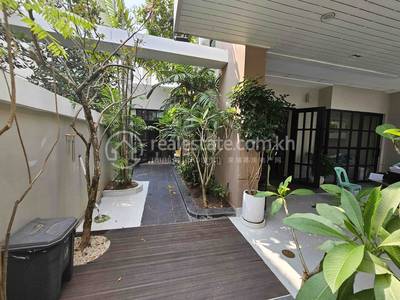 01 St, Nirouth, Chbar Ampov, พนมเปญ