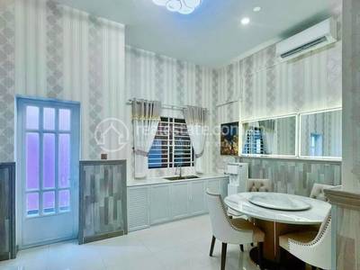 Borey Peng Huoth : The Star Diamond