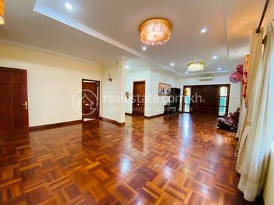 ទន្លេបាសាក់, ចំការមន, ភ្នំពេញ