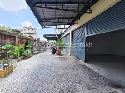 ទឹកថ្លា, សែនសុខ, ភ្នំពេញ