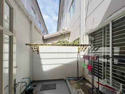 Borey Peng Huoth : The Star Platinum Mercurean II