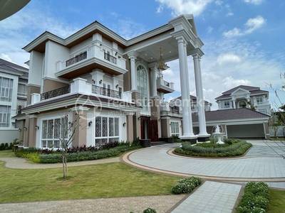 បុរី ប៉េង ហួត: ដឹស្តា មេរាហ្កាដិន