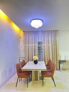 Borey Peng Huoth: The Star Platinum Mercurean I