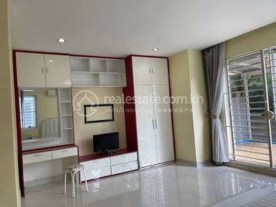 Borey Peng Huoth: The Star Platinum Mercurean I