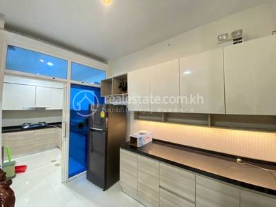 Borey Peng Huoth : The Star Platinum Mercurean II