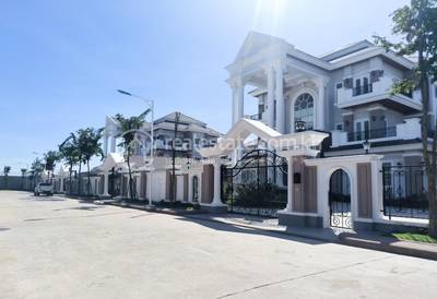 បុរី ប៉េង ហួត: ដឹស្តា មេរាហ្កាដិន