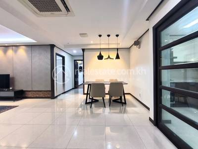De Castle Royal Condominium