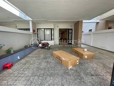   , Nirouth分区, 铁桥头区, 金边