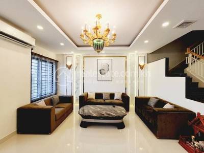 Borey Peng Huoth: The Star Platinum Roseville