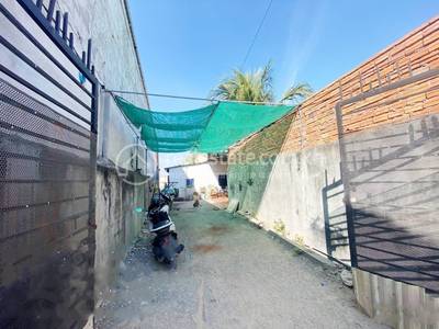 Phleung Chheh Roteh, Por Sen Chey, プノンペン