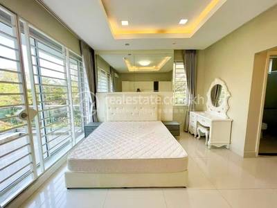 Borey Peng Huoth: The Star Platinum Mercurean I