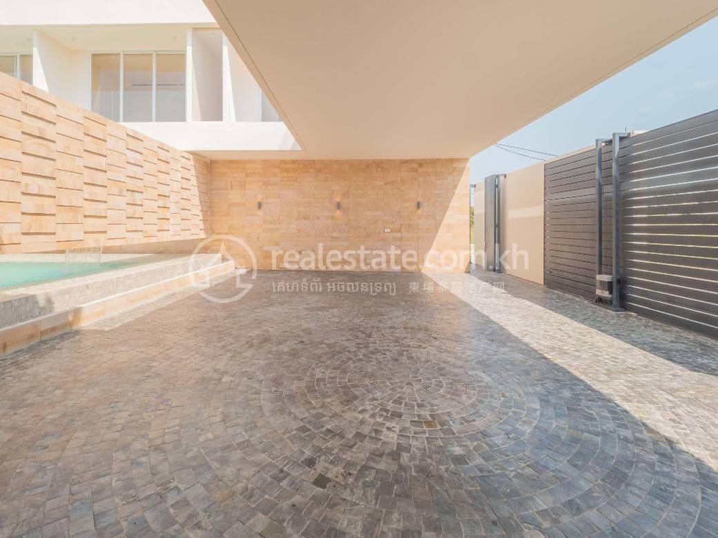 835 sqm Land Size Villa For Sale