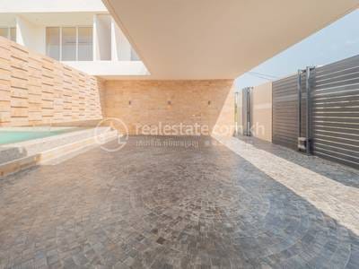 835 sqm Land Size Villa For Sale