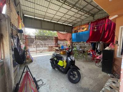   , Krang Mkak, Angk Snuol, Kandal