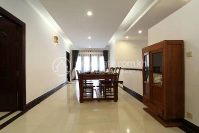 បឹងព្រលិត, ៧ មករា, ភ្នំពេញ