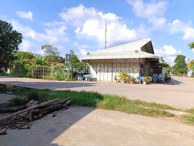 អរិយក្សត្រ, ល្វាឯម, កណ្ដាល