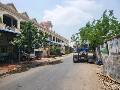 Chaom Chau 3, Por Sen Chey, พนมเปญ
