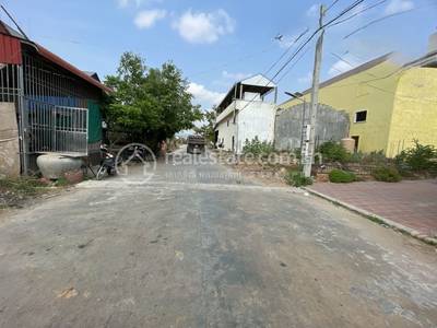 Damnak Ampil村, Angk Snuol市, 干拉省