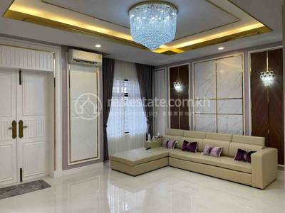ជើងឯក, ដង្កោរ, ភ្នំពេញ