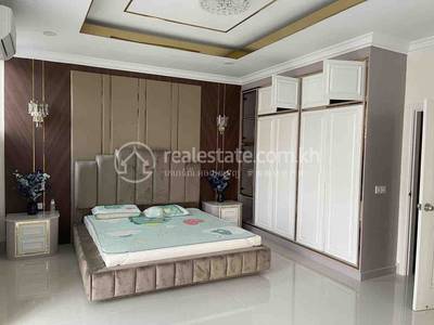 ជើងឯក, ដង្កោរ, ភ្នំពេញ