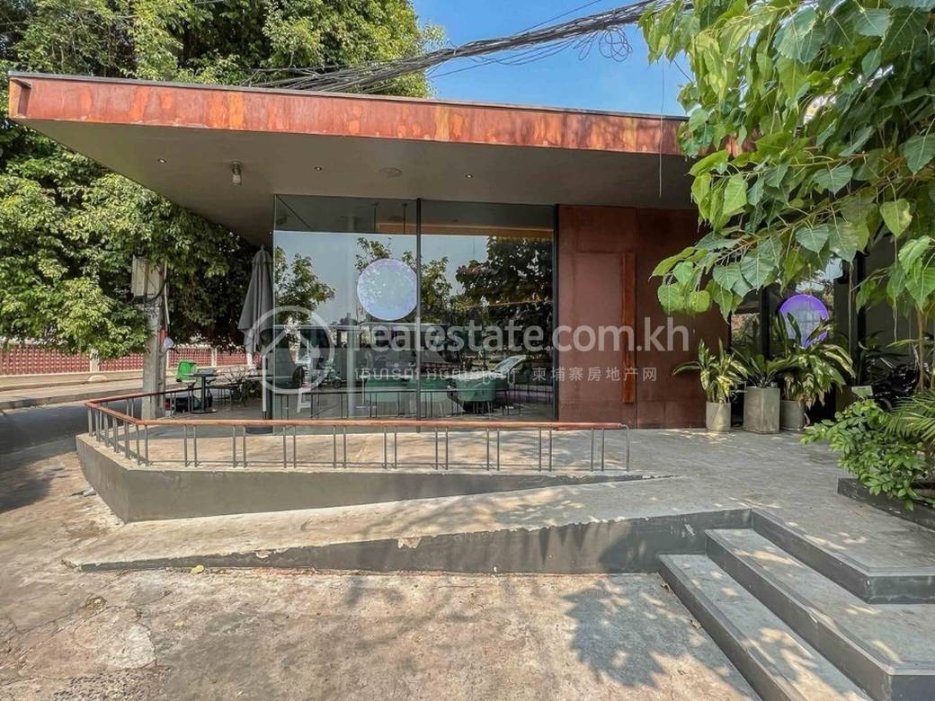 296.79 sqm Living Size Podnik Na prodej in Daun Penh