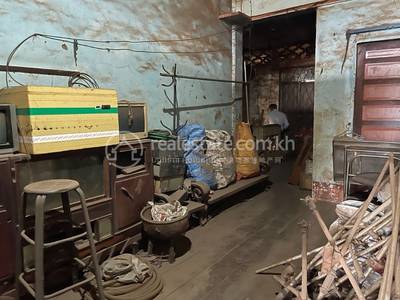 មេមត់, មេមត់, ត្បូងឃ្មុំ