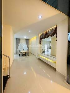 Borey Peng Huoth: The Star Platinum Mercurean I