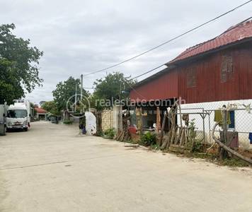 ជើងឯក, ដង្កោរ, ភ្នំពេញ
