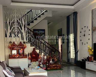 Chaom Chau 2, Por Sen Chey, พนมเปญ