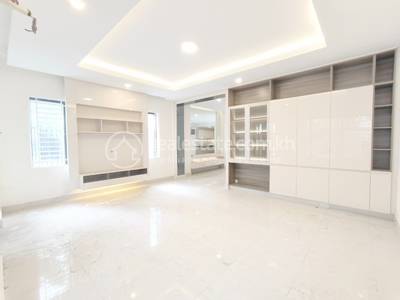 Borey Peng Huoth: The Star Platinum Roseville