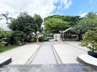 Borey Peng Huoth : The Star Platinum Paradigm