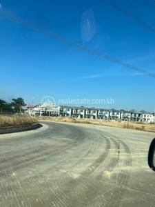 Ovlaok, Por Sen Chey, Phnom Penh