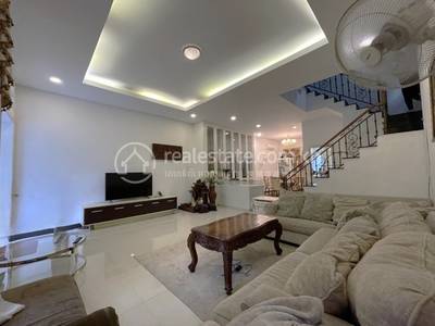 បុរី ឌឹមេគង្គរ៉ូយ៉ាល់