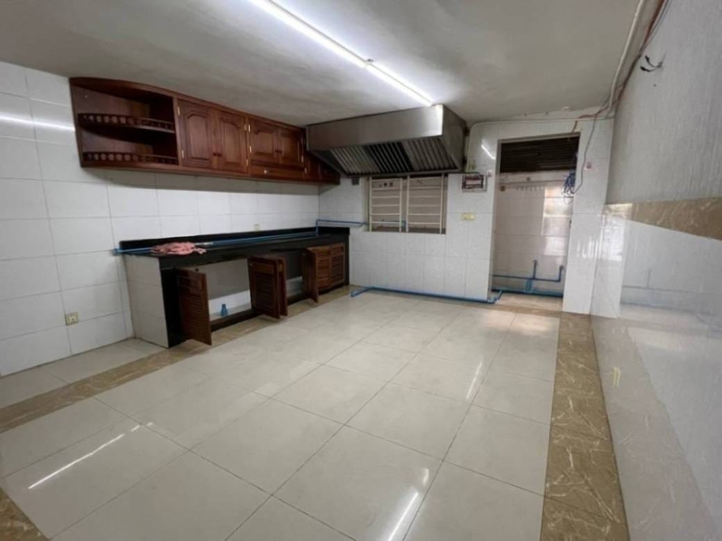 80 sqm Land Size Shophouse Na prodej