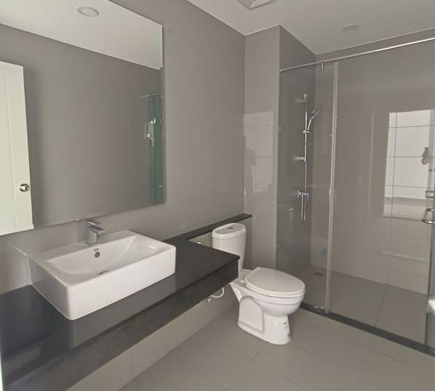 6 Bedrooms Shophouse K pronájmu