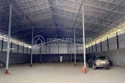 Entrepôt À louer de 1,125 m² de terrain
