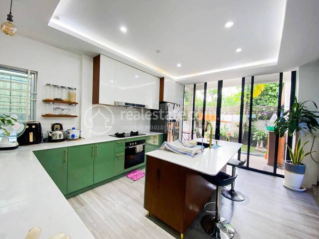 183 sqm Land Size Villa For Sale