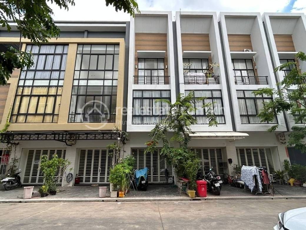 Nirouth, Chbar Ampov, Phnom Penh的店屋出租