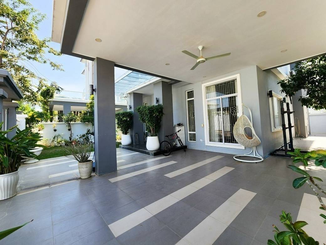 $550,000 Villa