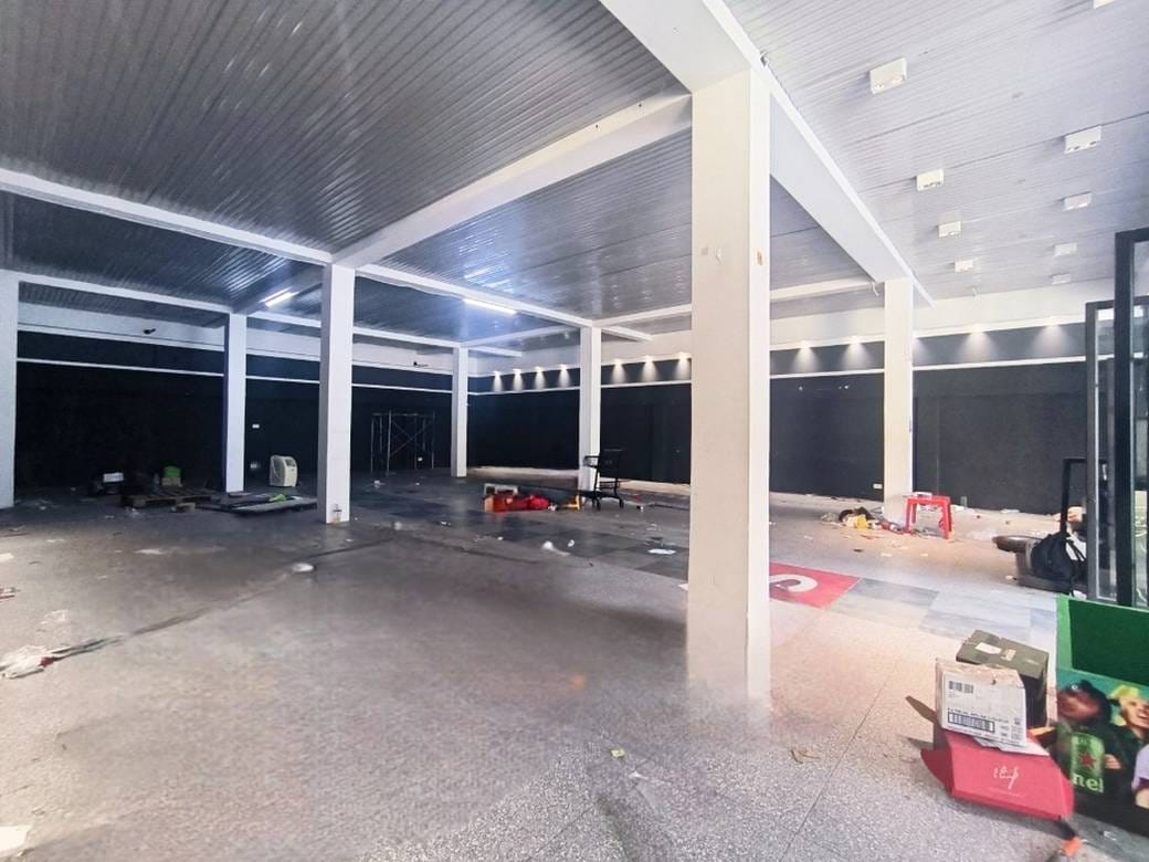 $6,000 Warehouse