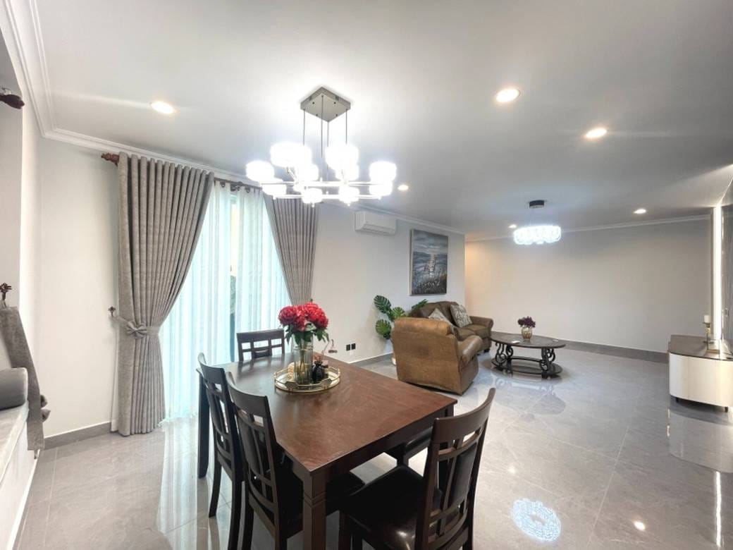 Zařízeno Condo For Sale & Rent