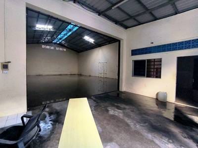 Magazyn Na wynajem o powierzchni mieszkalnej 325 m² w Boeng Keng Kang