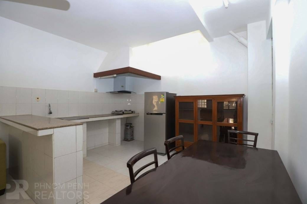 90 sqm Land Size Смежный дом Для Аренды