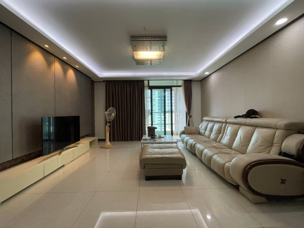 De Castle Royal Condominium | Zařízeno Condo For Sale & Rent