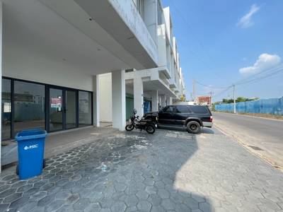 89.6 sqm Land Size Shophouse K pronájmu