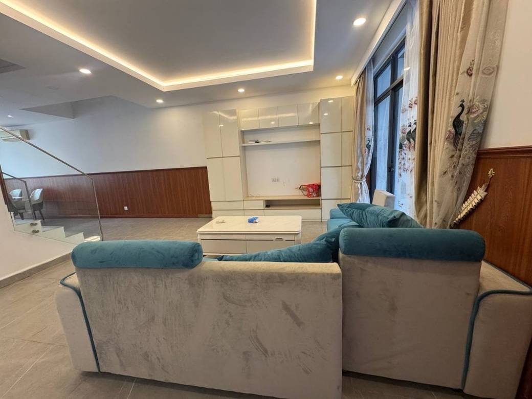288 sqm Living Size Řadový dům K pronájmu in Meanchey