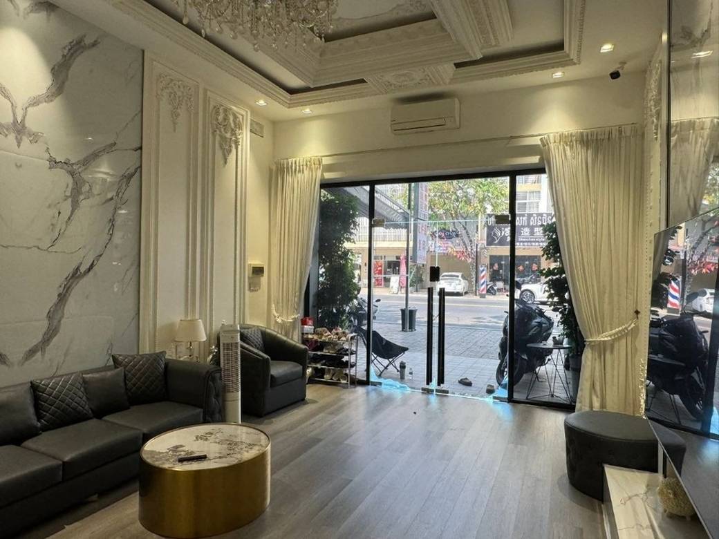 ตึกแถว สำหรับขาย ใน Chbar Ampov $355,000