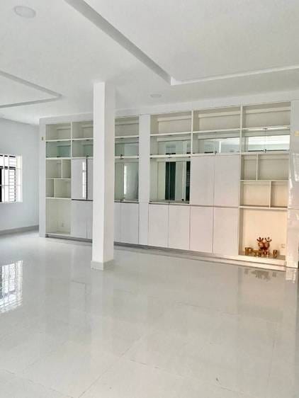 162 sqm Living Size Shophouse K pronájmu in Chbar Ampov