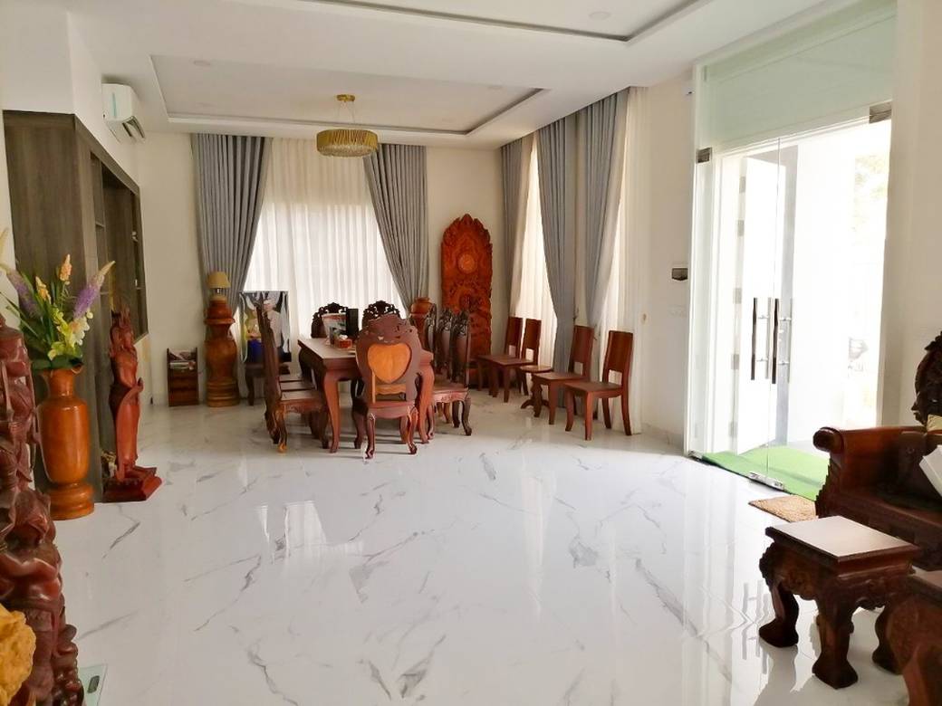 Villa For Sale with 3 Parking Space