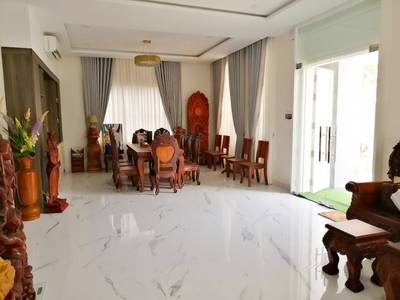 Villa For Sale with 3 Parking Space